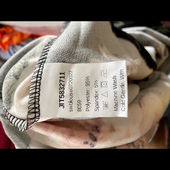 Off The Shoulder Floral Top - Picture 3 of 3